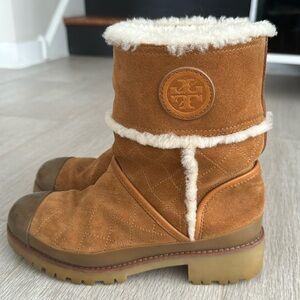 Tory Burch boot. Good condition